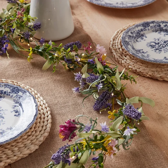 Pre Lit Spring Lavender Garland